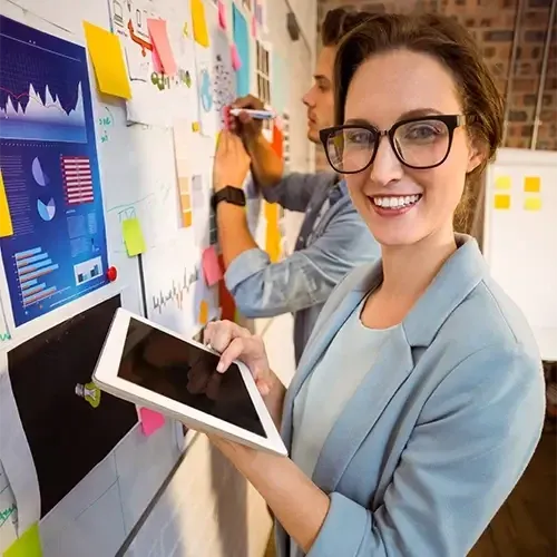 Profissional em marketing & vendas no dia a dia do ofício — fechamento comercial direto ao ponto