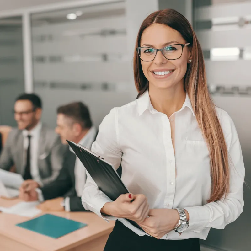 Profissional em auxiliar em gestão de recursos humanos no dia a dia do ofício — RH na prática: recrutamento, gente e rotina de DP