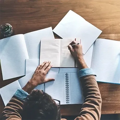Profissional em redação para o enem no dia a dia do ofício — redação nota alta com repertório e estrutura