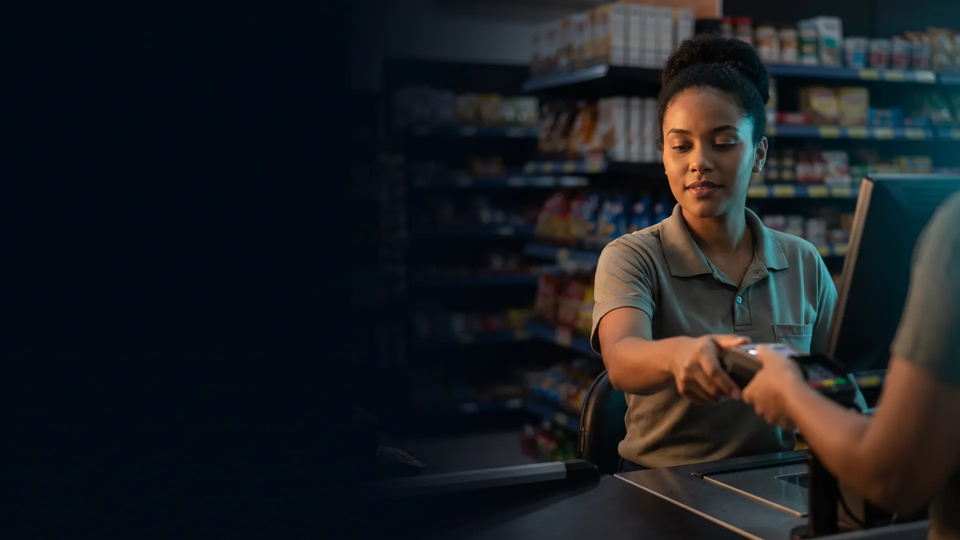 Profissional em operador de caixa - supermercados e postos de combustíveis no dia a dia do ofício — operação de caixa em supermercado e
